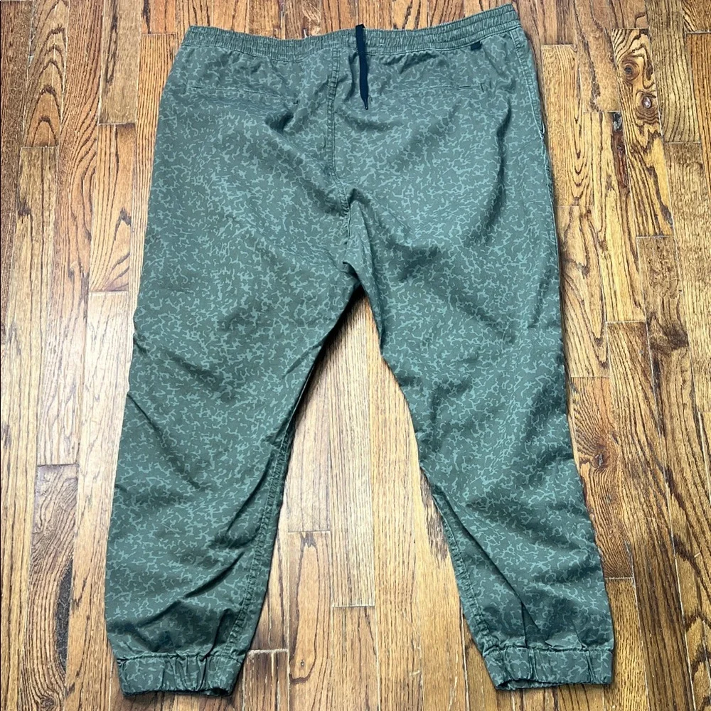 Levi's Olive Camouflage Patterned 4 Pocket Men’s Joggers | Size XXL - Picture 2 of 4